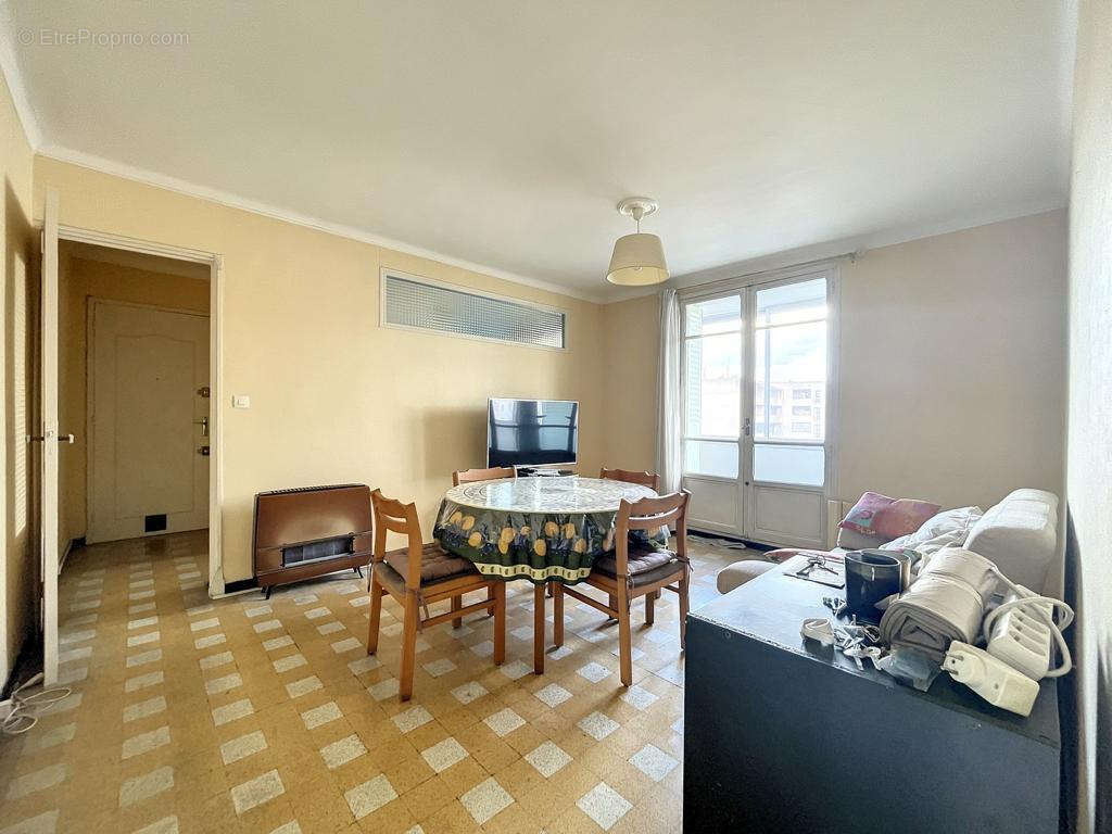 Appartement à MARSEILLE-9E