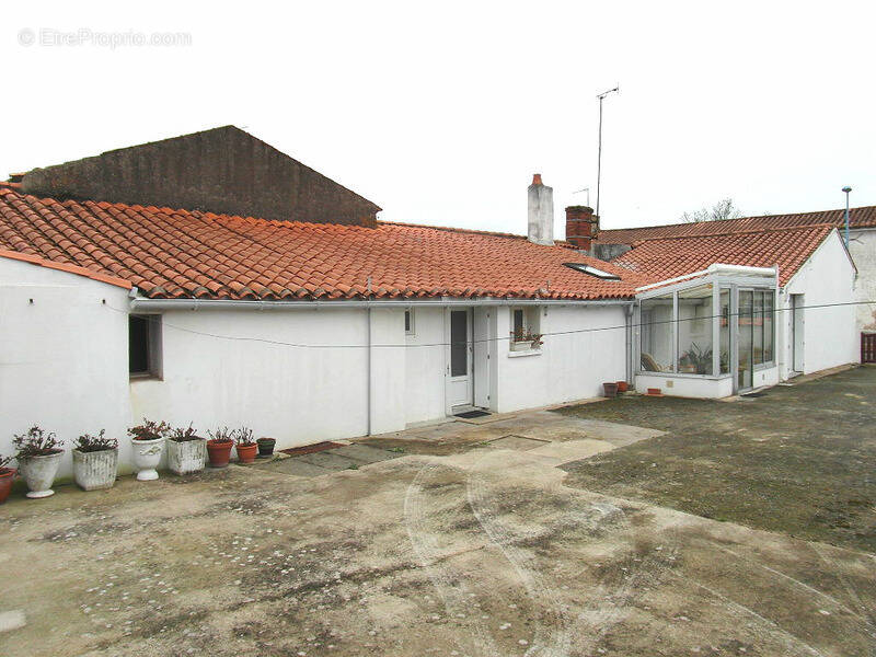 Maison à LES MAGNILS-REIGNIERS