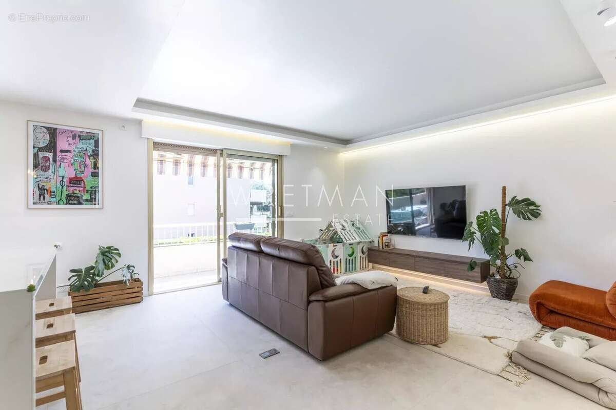 Appartement à SAINT-LAURENT-DU-VAR