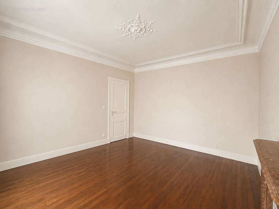Appartement à PARIS-8E
