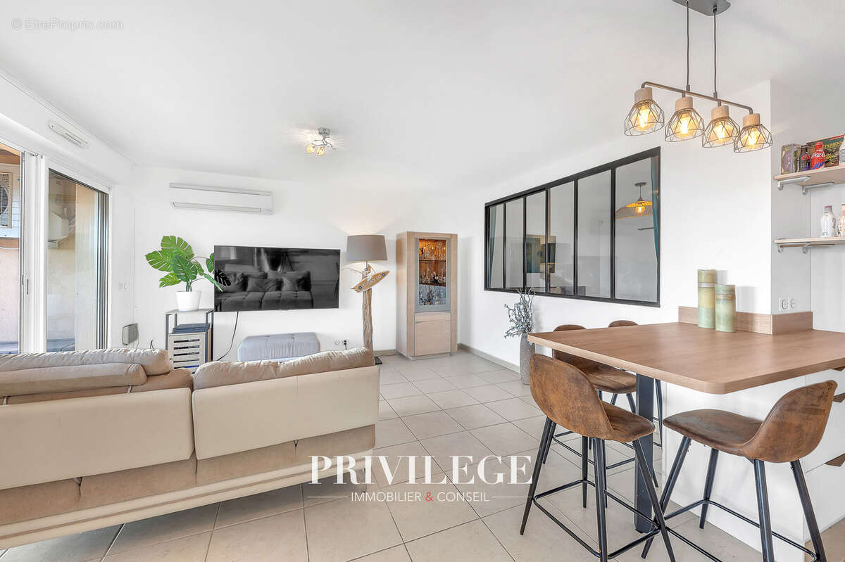 Appartement à SAINT-LAURENT-DU-VAR