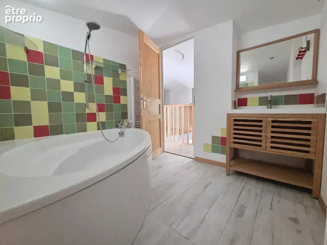 Maison charentaise à Saint-Savinien – Vie de plain-pied, 3 chambres, bureau, terrasse bois et garage rénové - photo 9