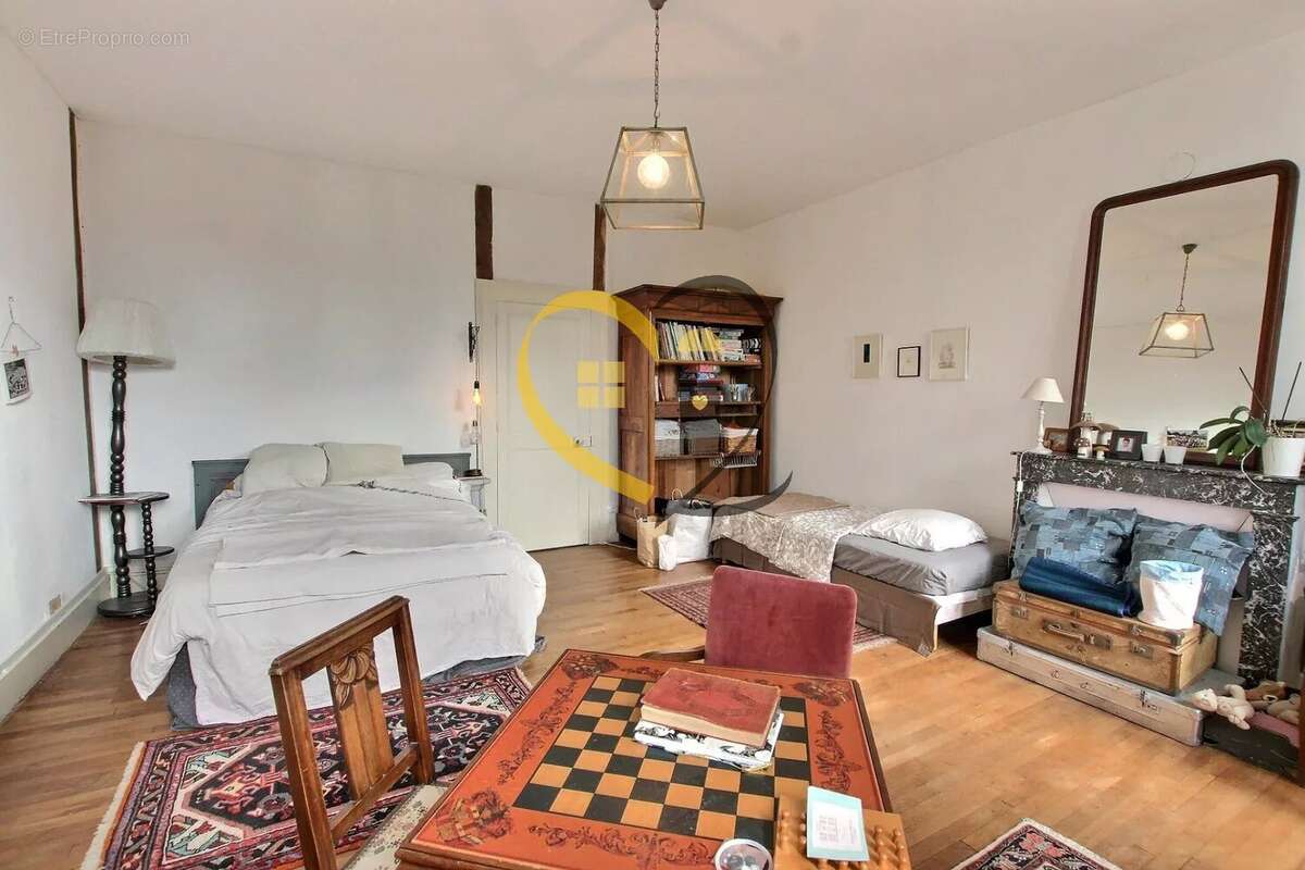 Maison à LA CHAPELLE-D&#039;ANGILLON