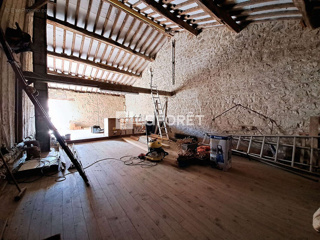 Maison à CHATEL-CHEHERY