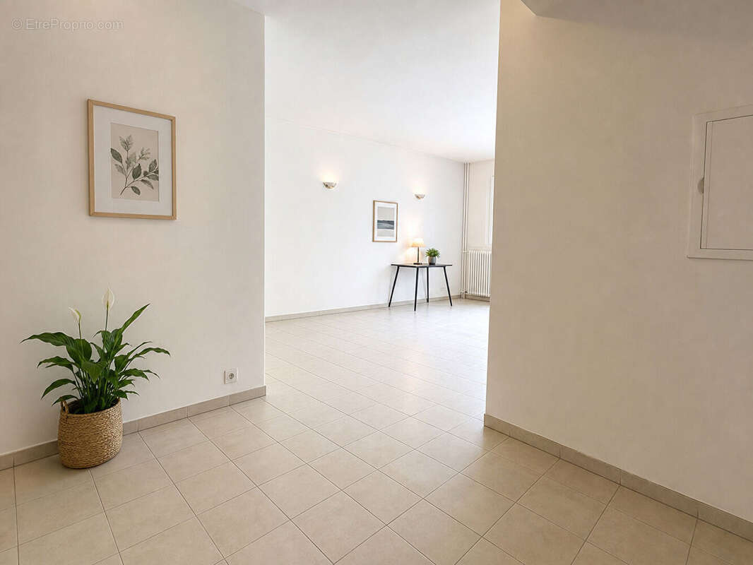 Appartement à MARSEILLE-2E