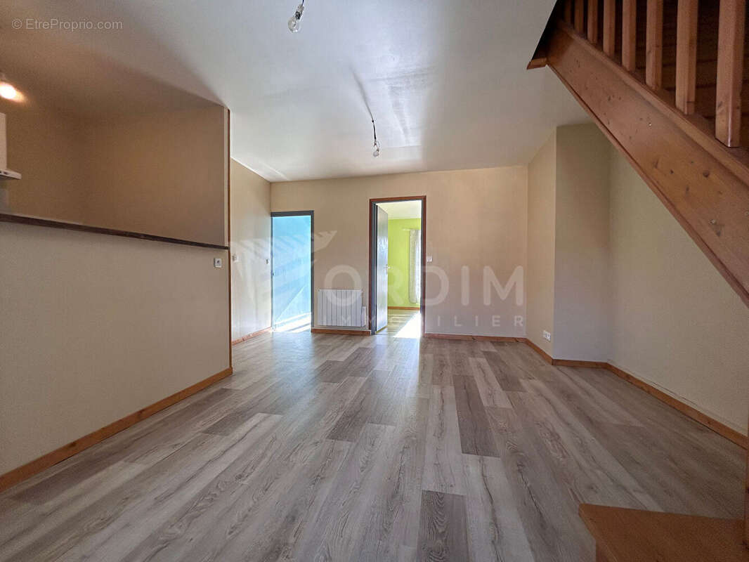 Appartement à LEUGNY