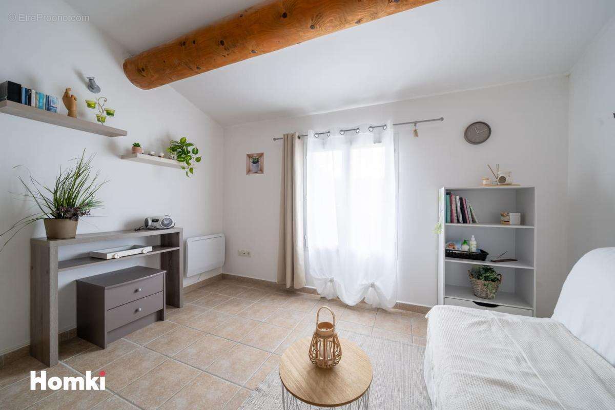 Maison à MOURIES