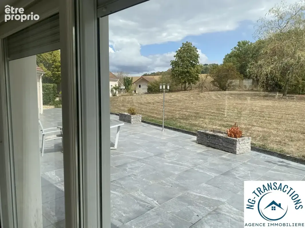 Belle maison de plain-pied avec une vue panoramique sur la campagne. - photo 8