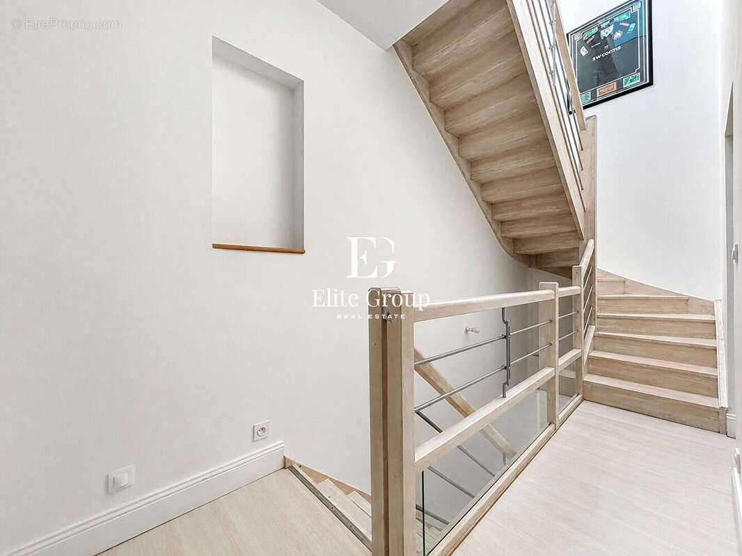 Élégant appartement esprit maison de ville avec terrasse sur les toits - photo 15