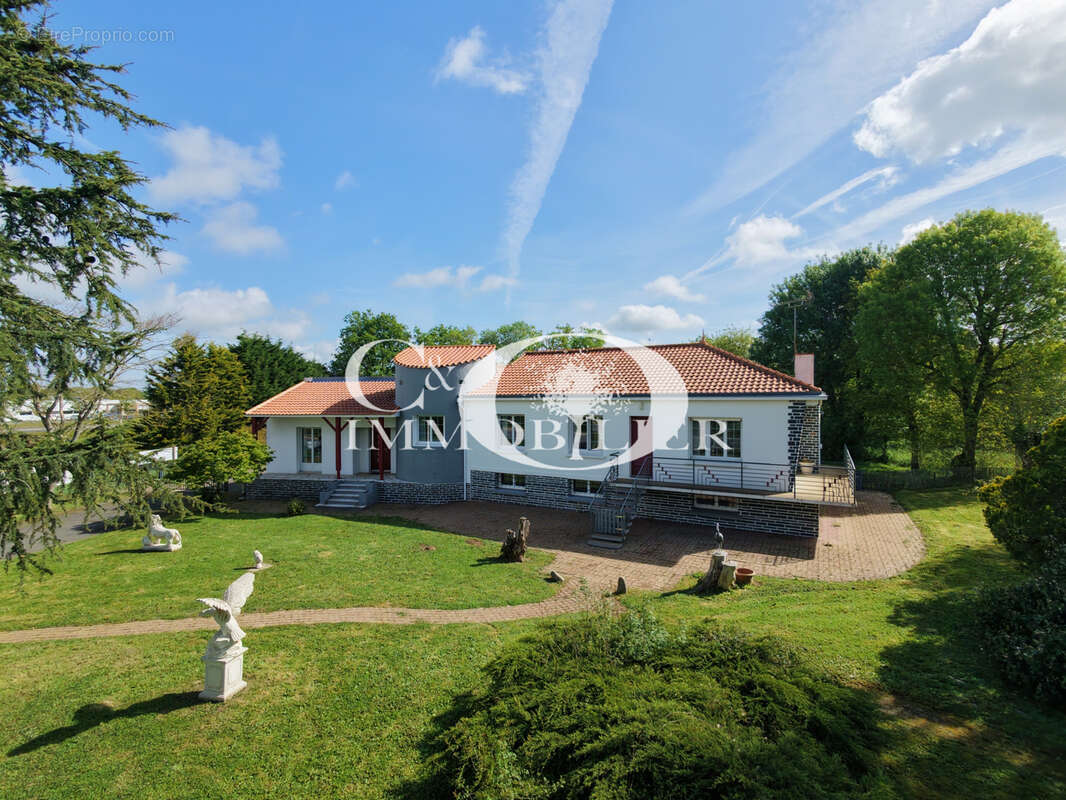 Maison à LEGE