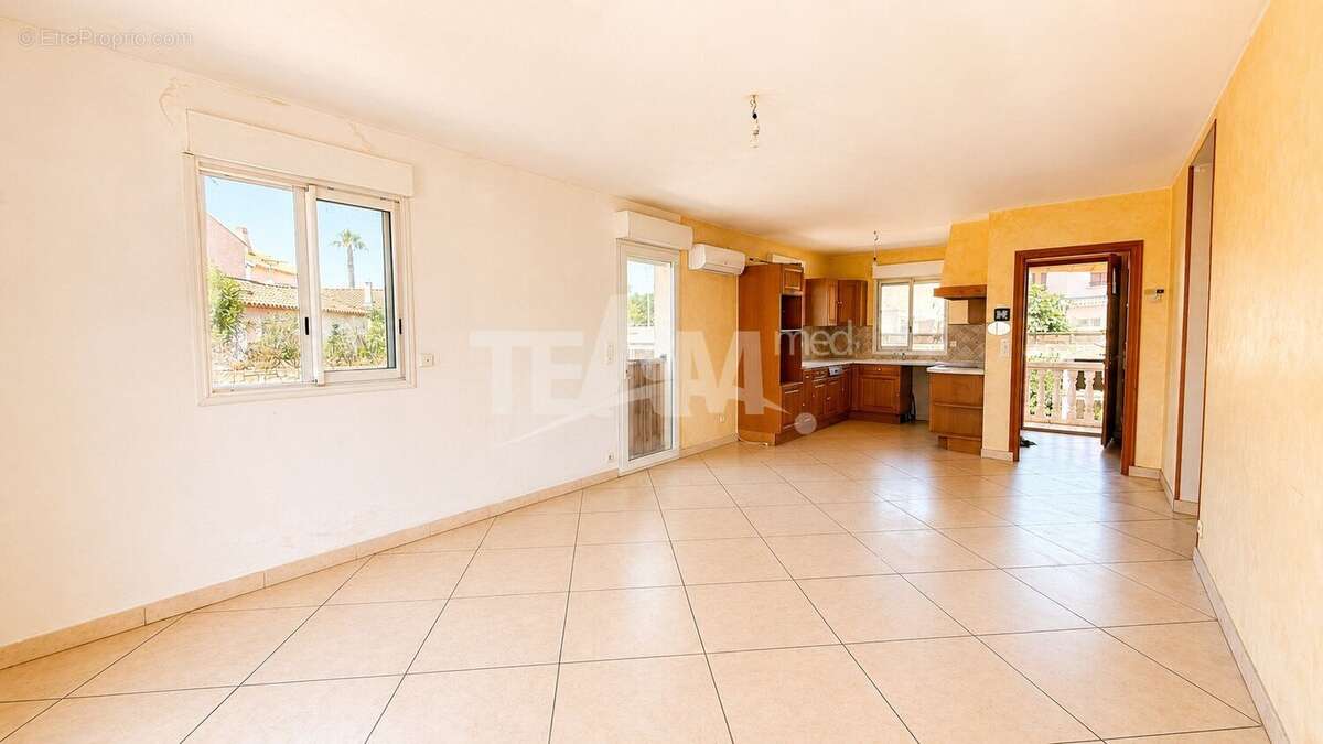 Maison de 330 m² divisé 3 logements - photo 7