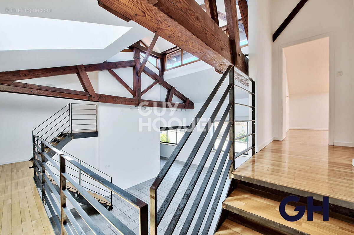 Loft - Sathonay Camp 210 m² - photo 9