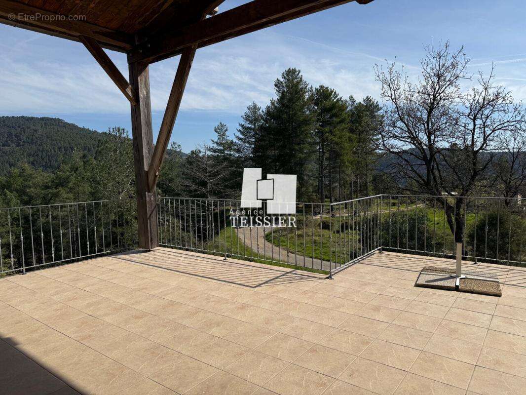 Maison à SAINT-PIERRE-SAINT-JEAN