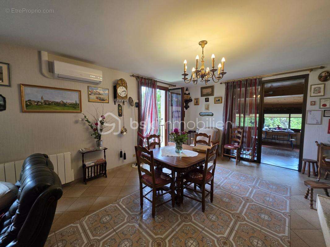 Maison à SAINTE-COLOMBE-EN-BRUILHOIS