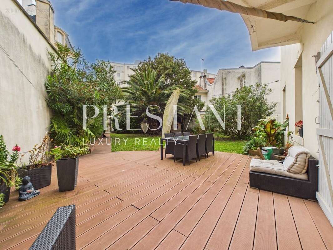 Biarritz hyper-centre : appartement d'exception avec jardin privatif de 250 m2 et garage - photo 14