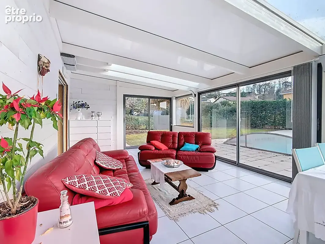 Maison de 208m² avec piscine, véranda et pergola à Montmerle-sur-Saône - photo 3