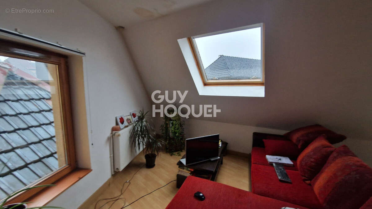 Appartement à ROUGEMONT-LE-CHATEAU