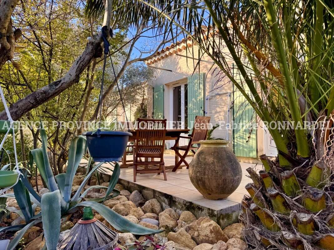 Maison à SAINTE-CECILE-LES-VIGNES