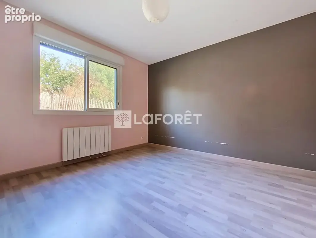 Chemillé , Plain pied 2010,  5 chambres - photo 8