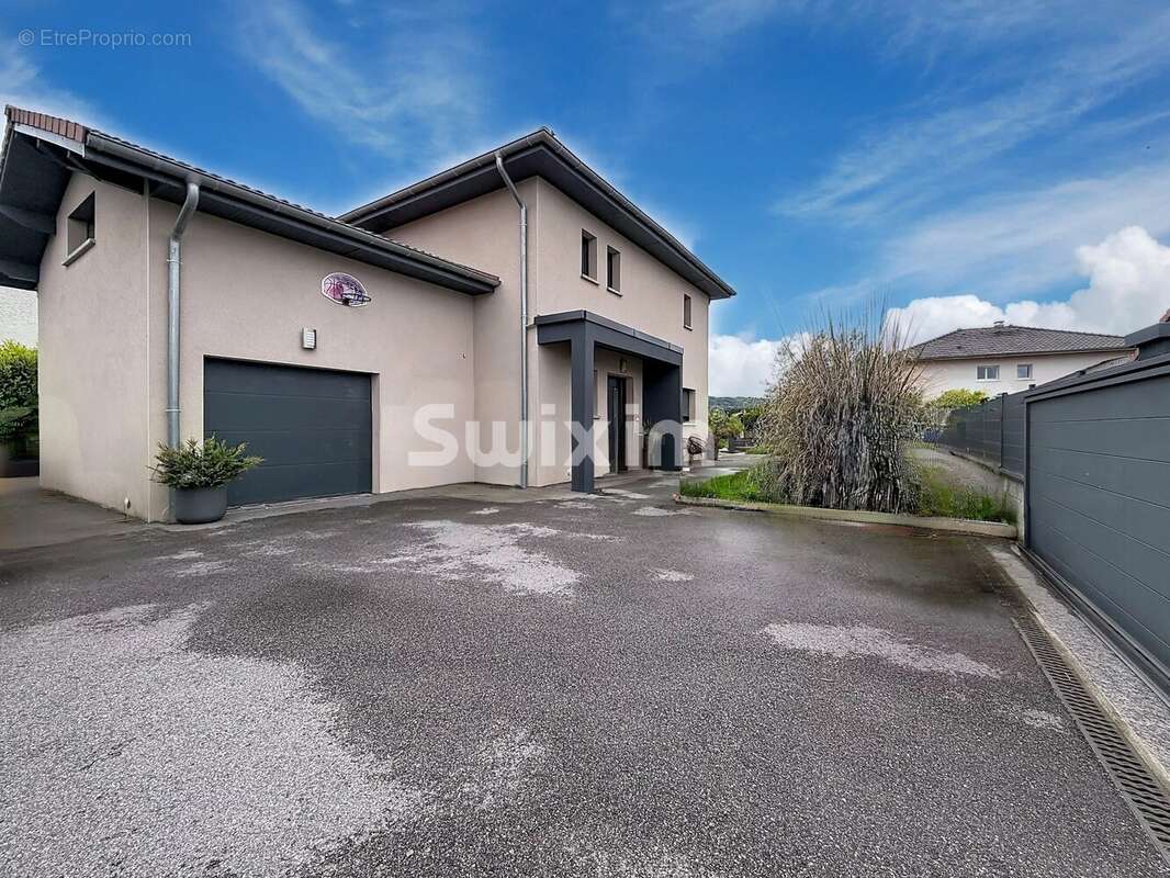 Propriété moderne avec piscine près de la frontière - photo 11