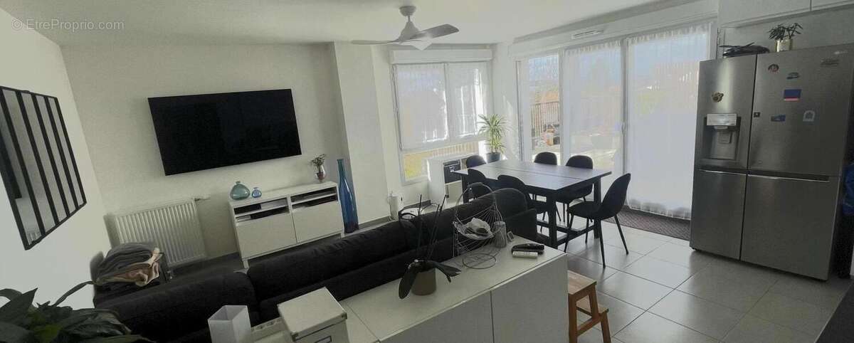 SALON DONNANT SUR TERRASSE - Appartement à ACHERES