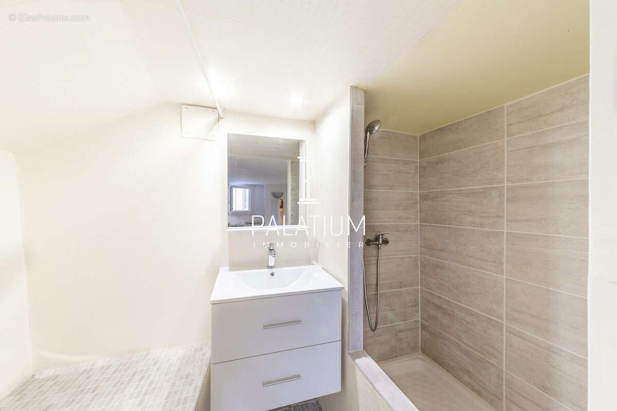 Appartement à GREOUX-LES-BAINS