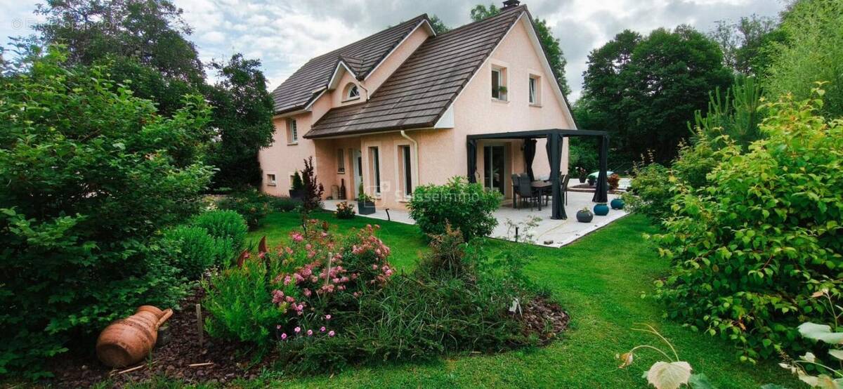 Maison à VALLEROIS-LE-BOIS