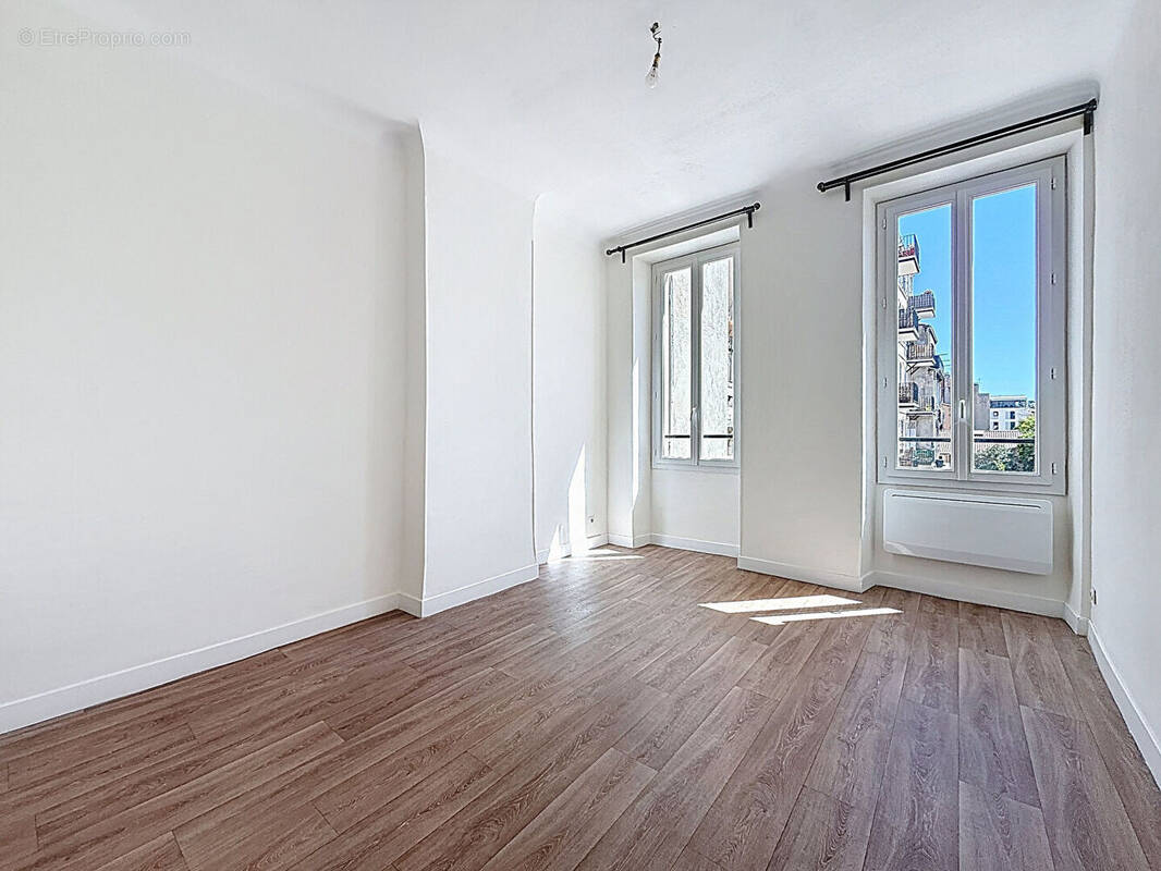 Appartement à MARSEILLE-4E