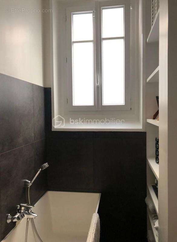 Neuilly-sur-Seine – Saint Dominique - 5 pièces haussmannien – 126 m² Carrez – Rez-de-chaussée calme et prêt à vivre - photo 13