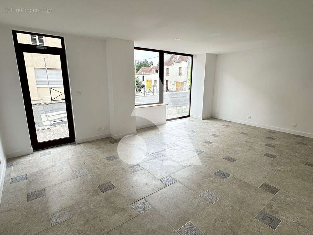 Commerce à VAUX-SUR-SEINE