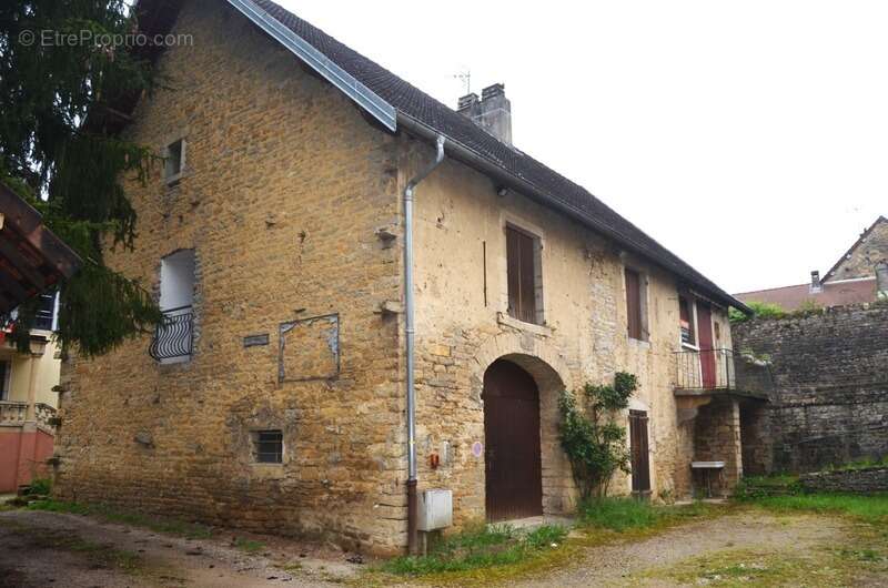 Maison à LONS-LE-SAUNIER