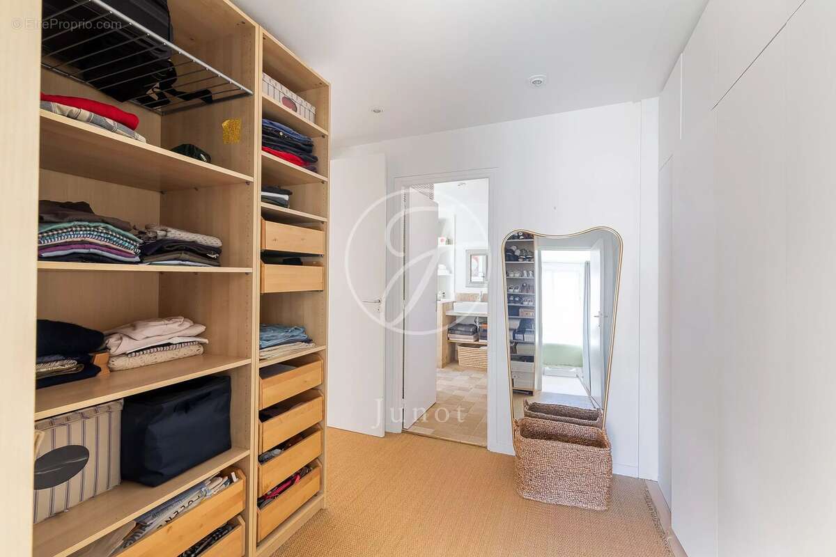 Appartement à PARIS-9E