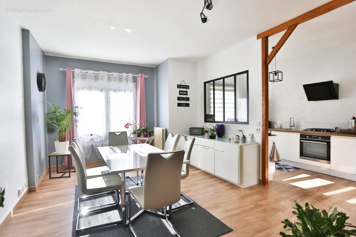 Appartement à PONTAULT-COMBAULT
