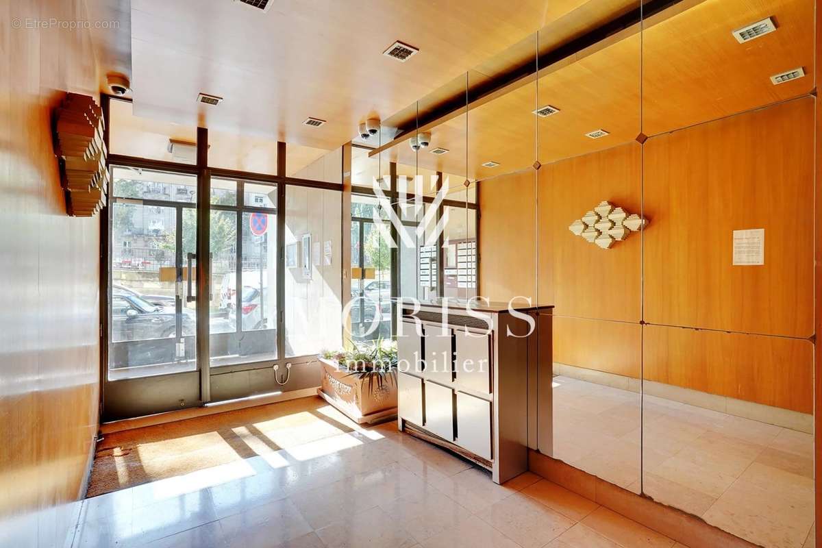 Appartement à PARIS-16E