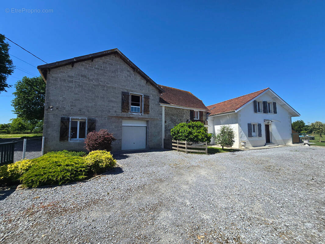 Maison à MAZEROLLES