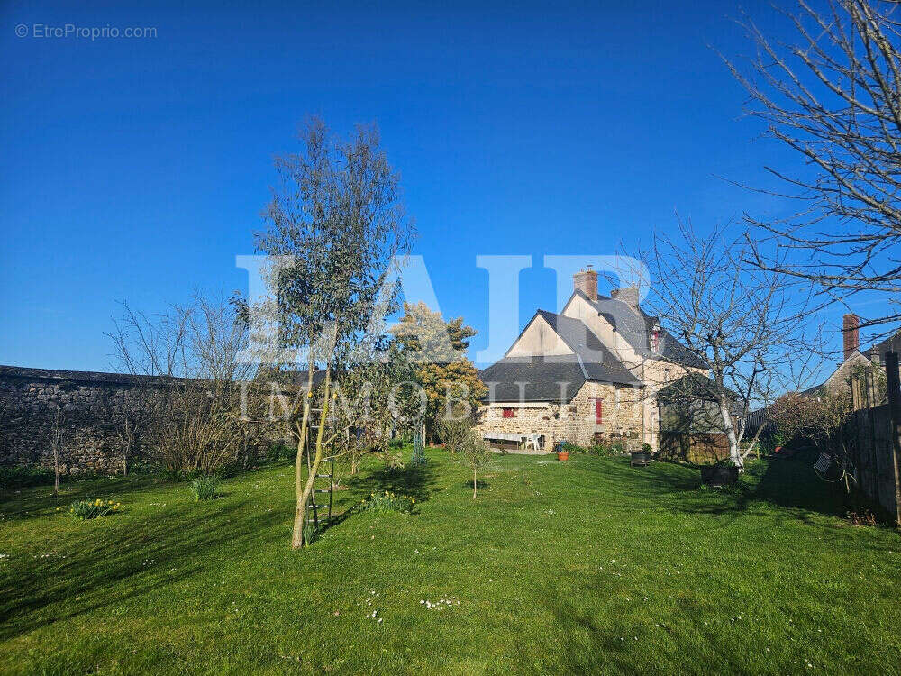 Maison à VILLAINES-LA-JUHEL