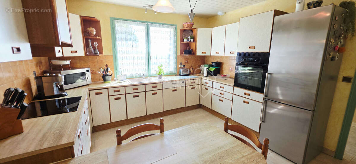 Maison de 151m², piscine, vue et terrain de 1527m² - photo 9