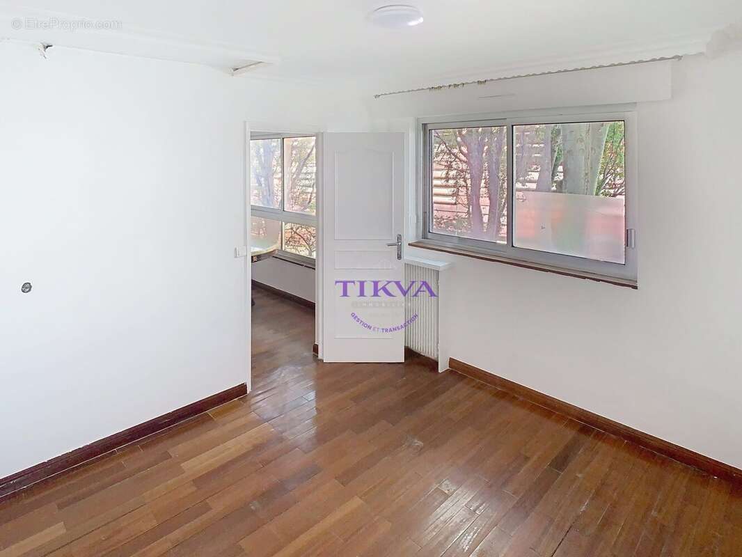 Appartement 79 m² à Paris-11e  - photo 4