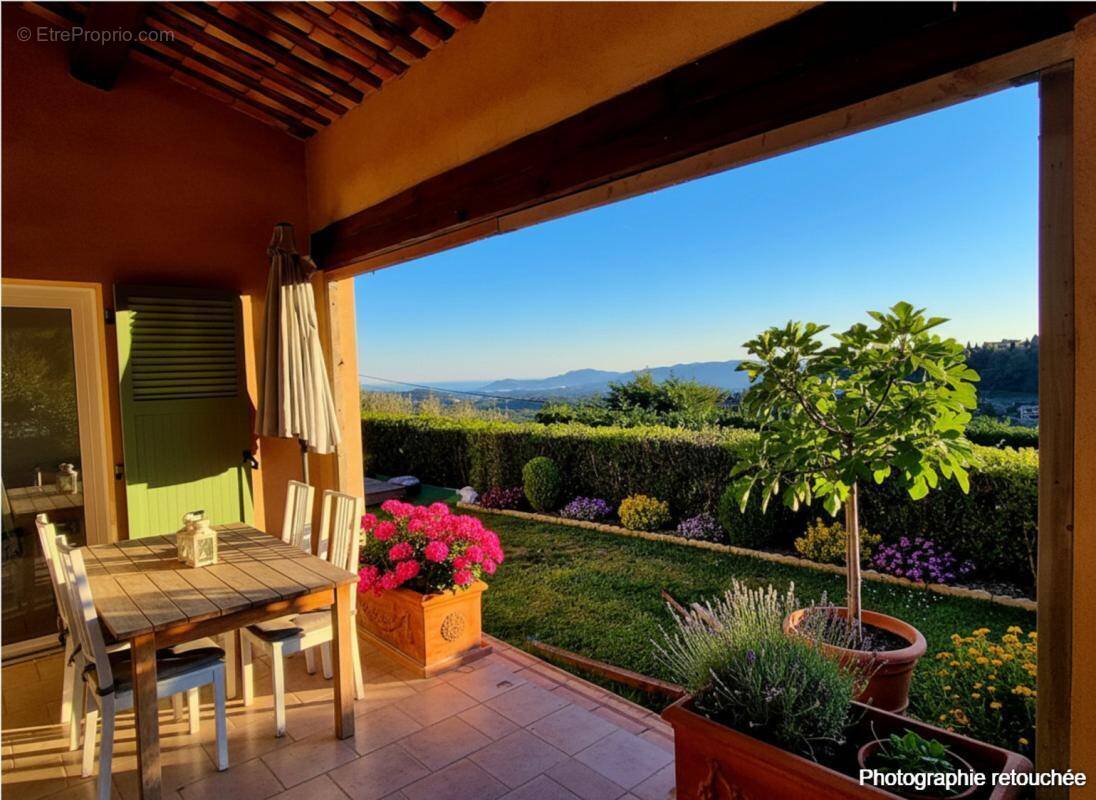 Maison à CHATEAUNEUF-GRASSE