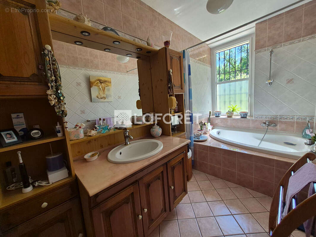 Maison familiale, sans voisinage immédiat, 4 chambres et garages - photo 7