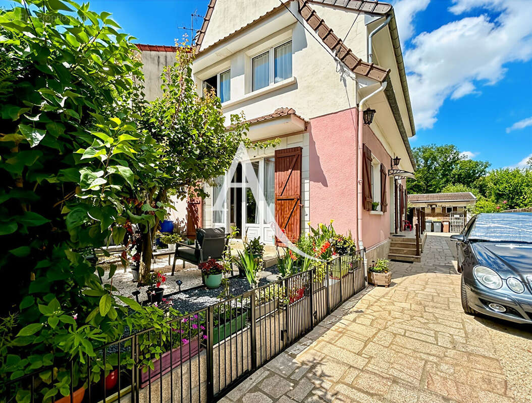 Maison à BOIS-D'ARCY