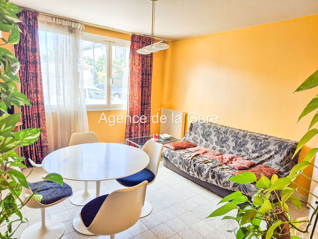 Appartement à HOUILLES
