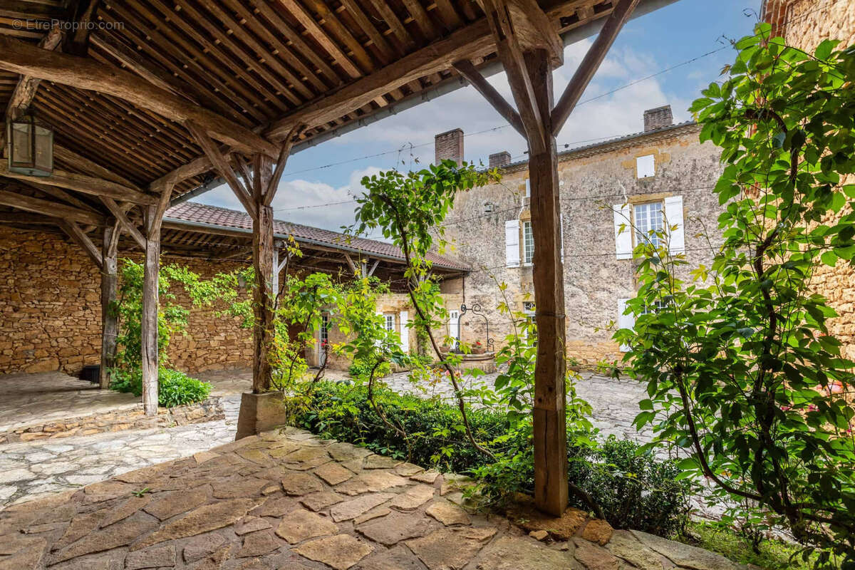 Chateau estate - photo 8