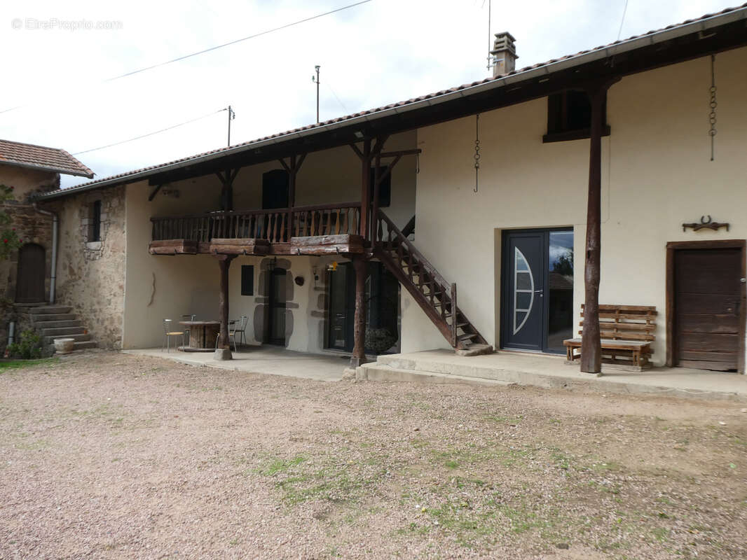 Maison à SAINT-LAURENT-DE-CHAMOUSSET