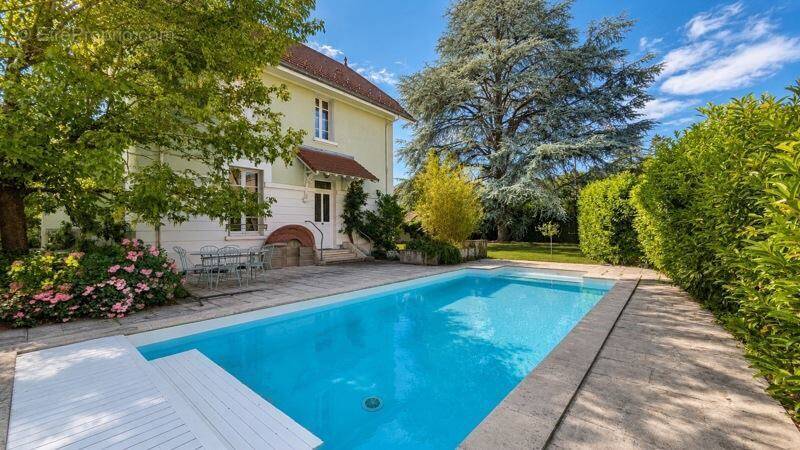 Maison à LA TOUR-DU-PIN