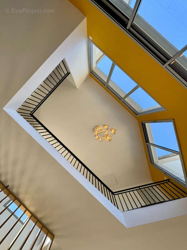 Maison à LE MESNIL-LE-ROI