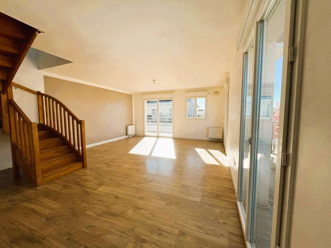 Appartement à SARTROUVILLE