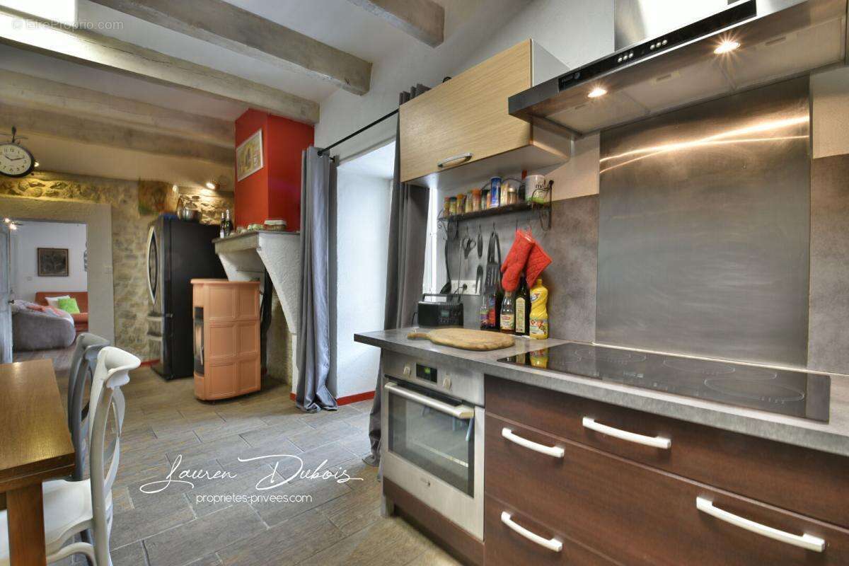 SERRES - Charmante maison de ville de 122 m² avec jardin, garages et dépendances - photo 2