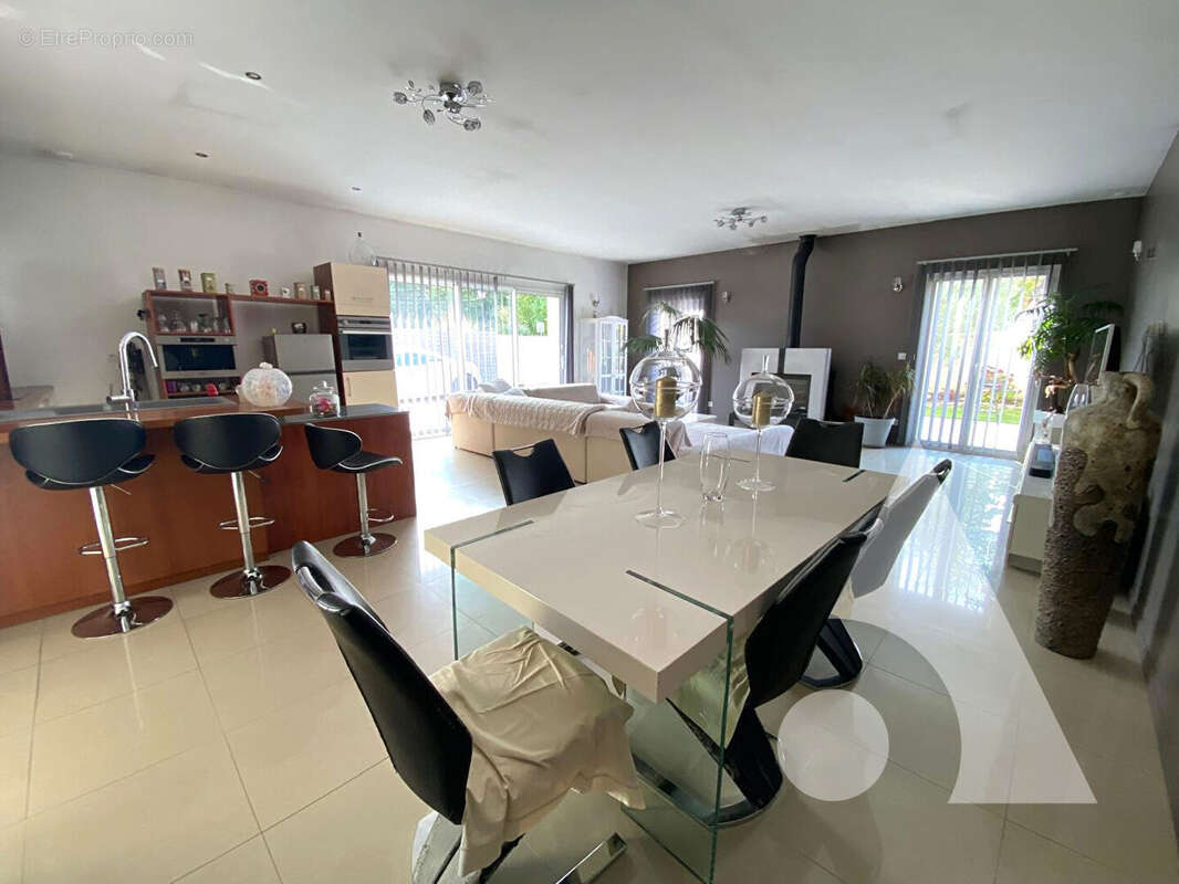 Plain pied de 2013 - 3 chambres avec double garage - photo 2