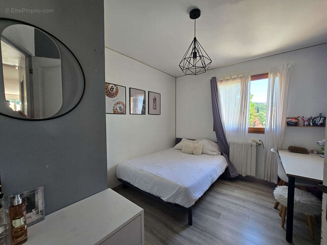 LA BOUILLADISSE - Villa T5/6 de 145m² s/ 1297m² de jardin - photo 11